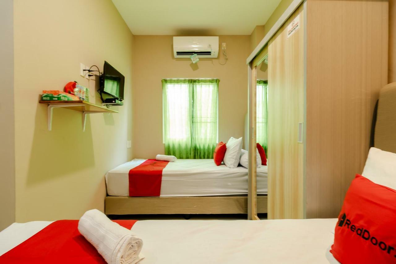 Отель Reddoorz Syariah @ Panglima Polem Aceh Банда-Ачех Экстерьер фото