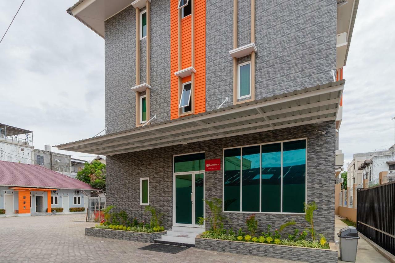 Отель Reddoorz Syariah @ Panglima Polem Aceh Банда-Ачех Экстерьер фото